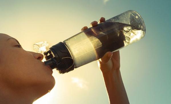 其實(shí)她很愛(ài)你：多喝水真的很重要！